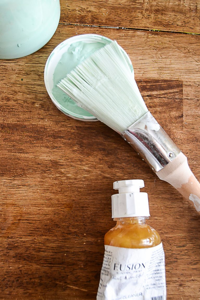 How To Clean A Paint Brush Easily and Effectively