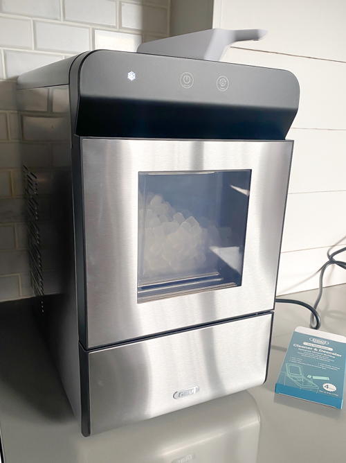 Discover the ultimate convenience with the Gevi Household Countertop Nugget Ice Maker GIMN-1000C. Perfect nugget ice for your drinks at home!