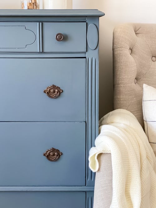 Elevate your DIY game with 15 Quick and Easy Furniture Makeovers for Beginners! From painted nightstands to revamped dressers, unleash your creativity today.