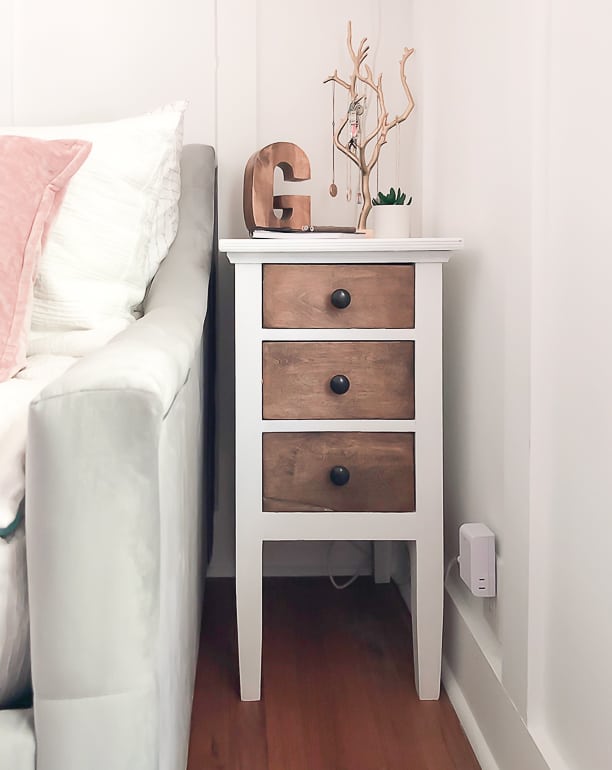 Elevate your DIY game with 15 Quick and Easy Furniture Makeovers for Beginners! From painted nightstands to revamped dressers, unleash your creativity today.