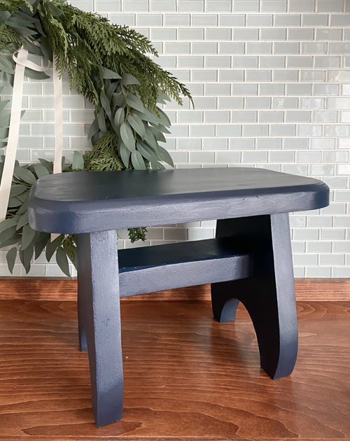 In this easy stool makeover tutorial, I am showing you the Best Navy Paint Color For Furniture Makeovers that uses an all-in-one paint and an extra topcoat. 