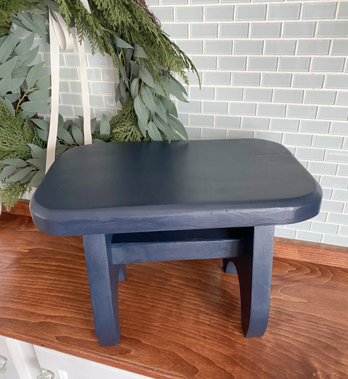 In this easy stool makeover tutorial, I am showing you the Best Navy Paint Color For Furniture Makeovers that uses an all-in-one paint and an extra topcoat. 