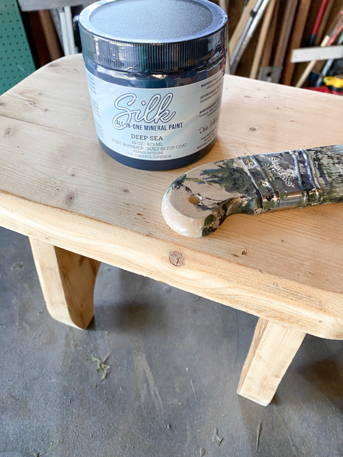 In this easy stool makeover tutorial, I am showing you the Best Navy Paint Color For Furniture Makeovers that uses an all-in-one paint and an extra topcoat. 