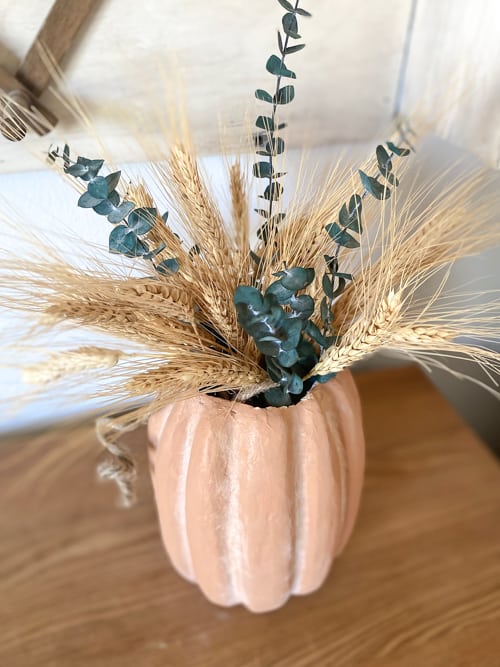 Discover stunning DIY fall centerpieces to bring seasonal warmth and style to your table. Explore creative, easy-to-make ideas for festive autumn decor!