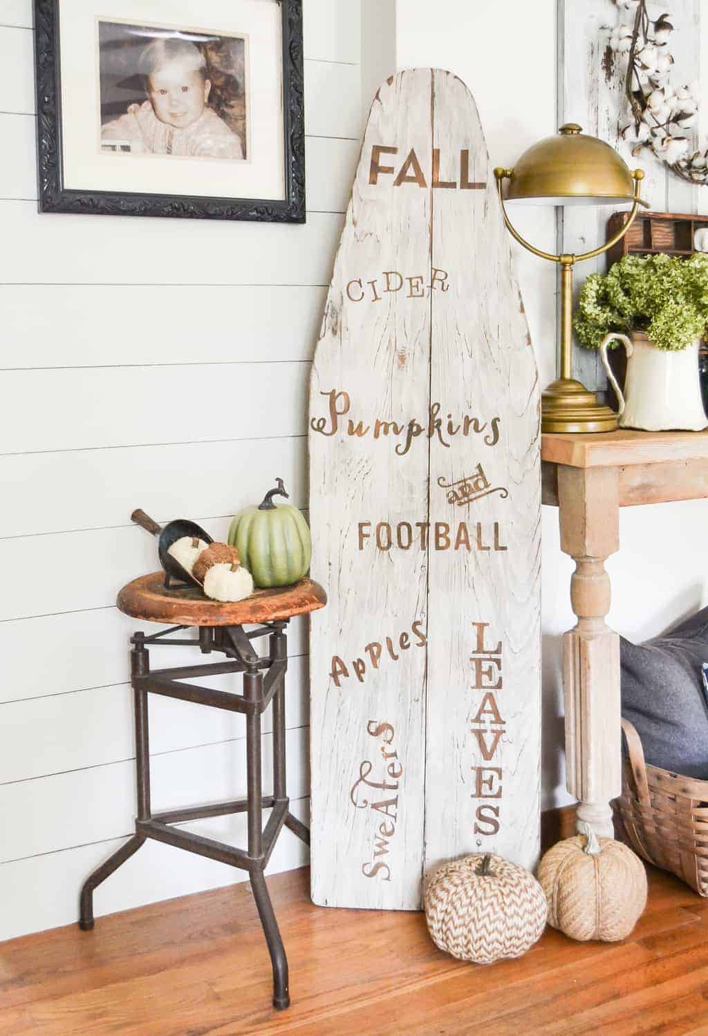 Explore Easy Fall Decorating Ideas to cozy up your home. Find budget-friendly DIY projects and rustic decor tips for a warm autumn atmosphere.