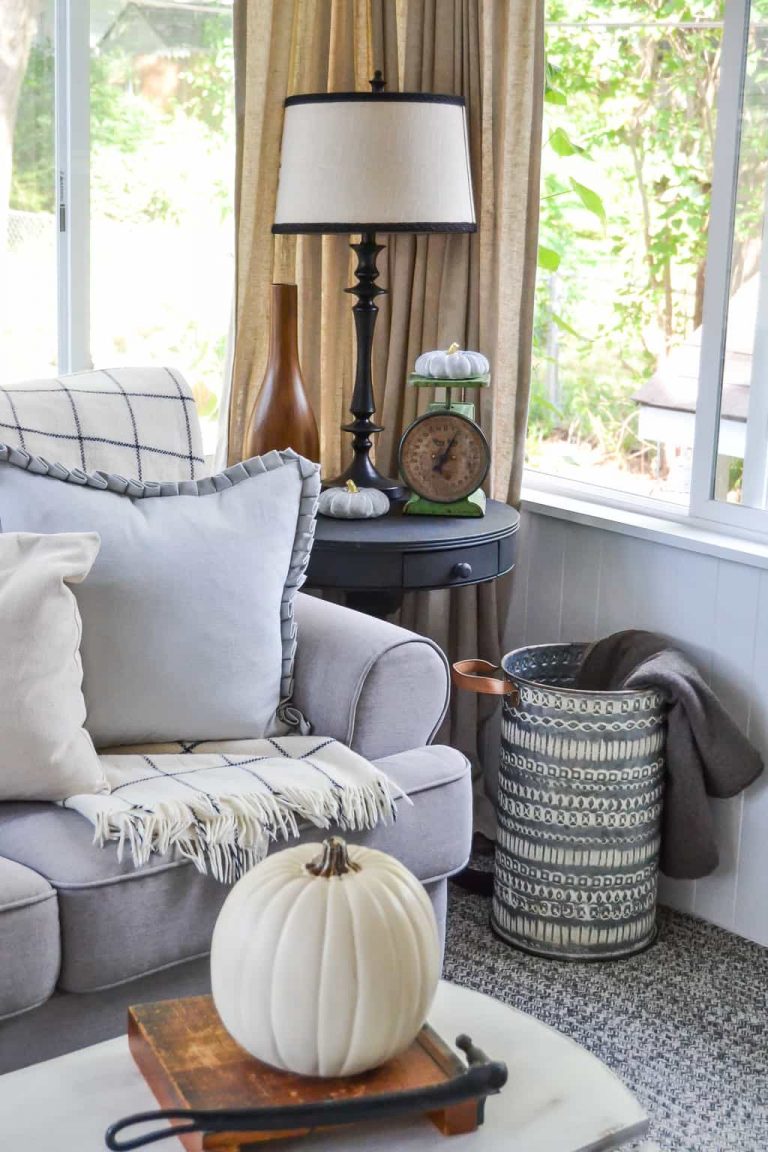 Explore rustic fall decor ideas to create a cozy, inviting home. Discover tips for using burlap, woodland themes, and autumn hues to celebrate the season.