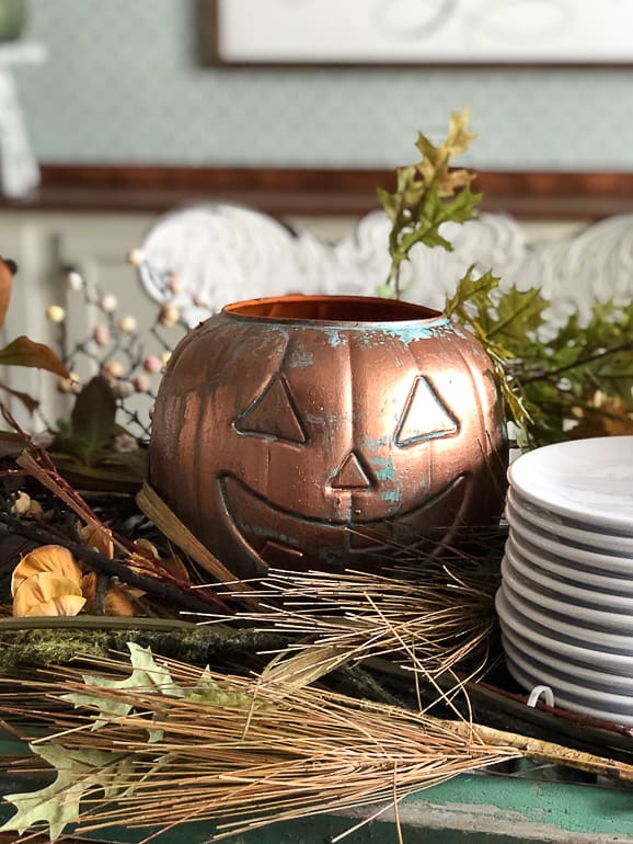 Create a spooky and fun Halloween with easy DIY Halloween decorations. Discover cost-effective, customizable projects to turn your home into a Halloween haven!