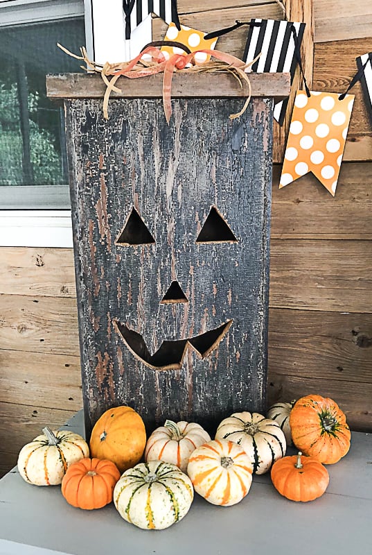 Create a spooky and fun Halloween with easy DIY Halloween decorations. Discover cost-effective, customizable projects to turn your home into a Halloween haven!