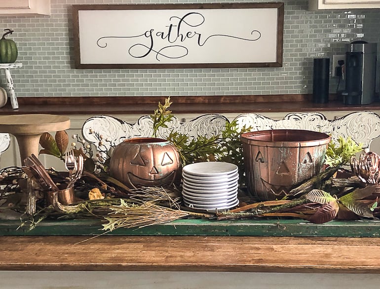 Create DIY Thanksgiving table settings with personalized, elegant designs. Discover ideas and tips to craft the perfect festive ambiance for your feast!