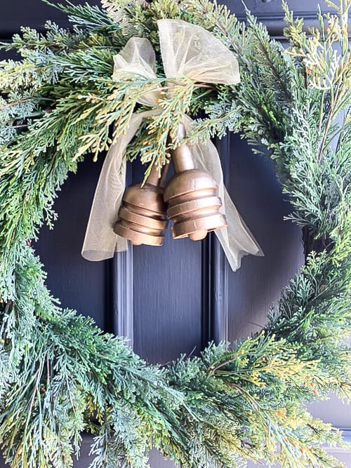 Create easy DIY Christmas wreaths for your home this holiday season! Explore easy tutorials for festive, personalized wreaths that suit every style and skill level.