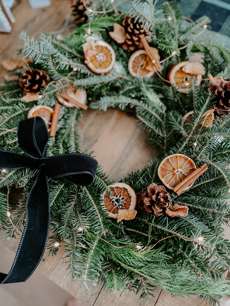 Create easy DIY Christmas wreaths for your home this holiday season! Explore easy tutorials for festive, personalized wreaths that suit every style and skill level.