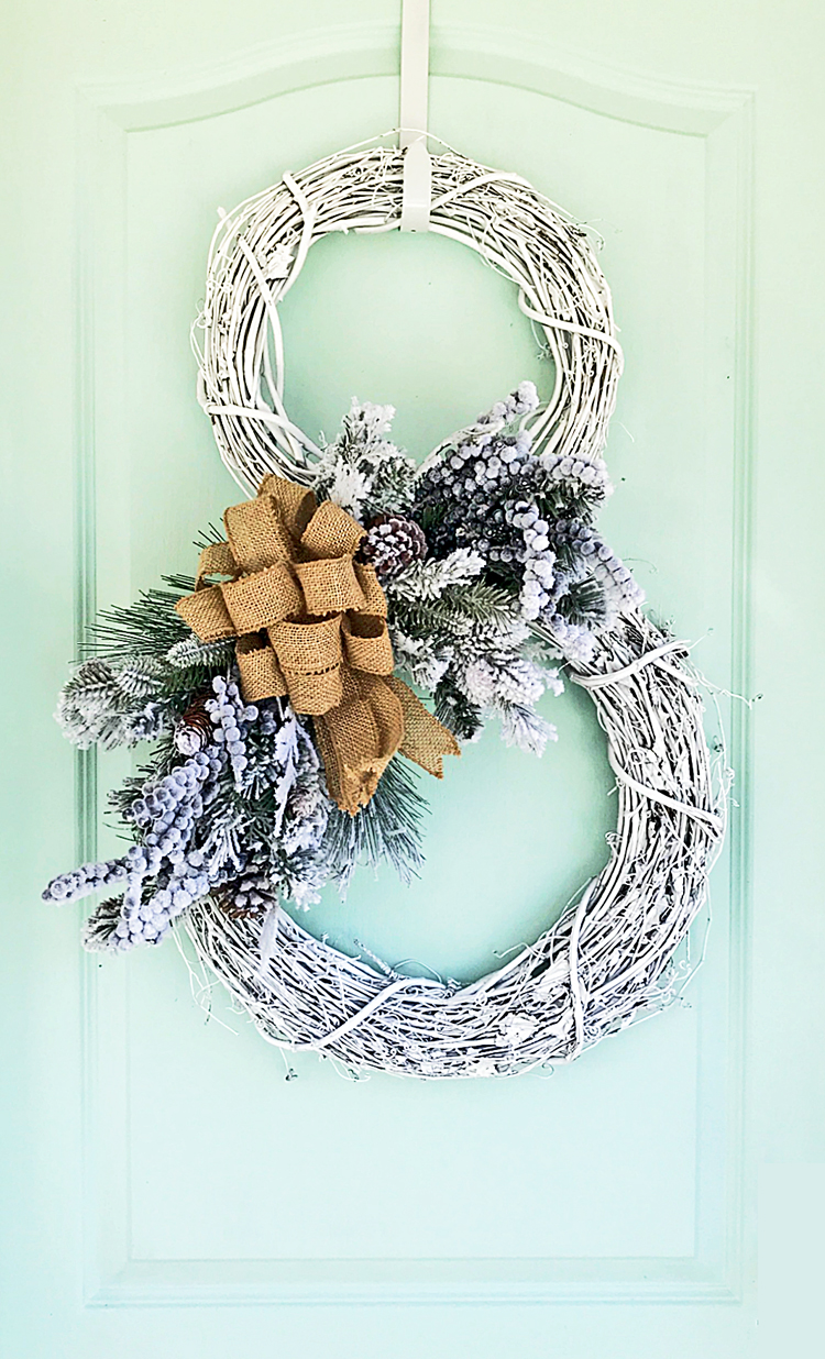 Create easy DIY Christmas wreaths for your home this holiday season! Explore easy tutorials for festive, personalized wreaths that suit every style and skill level.