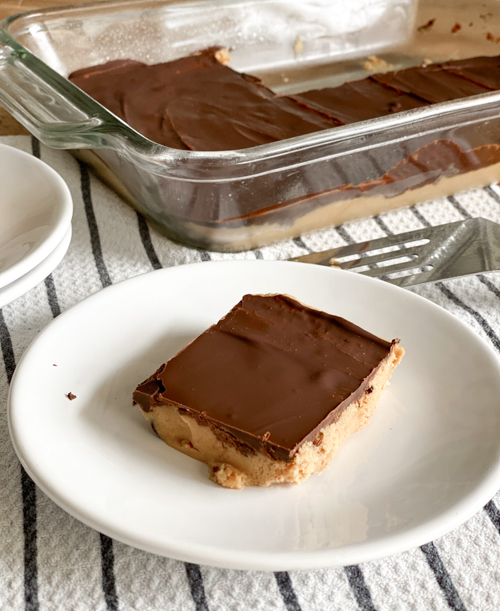 Rediscover your love for baking with these healthier cookie dough bars. Simple and made with better-for-you ingredients to satisfy sweet cravings guilt-free.