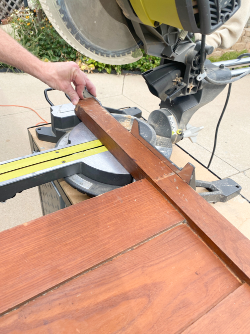 This DIY Vintage Bed Frame Bench shows you how to turn a vintage bed frame into a stunning DIY bench. Perfect for adding charm and functionality to your home!