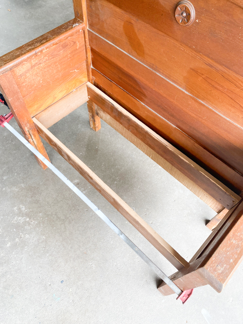 This DIY Vintage Bed Frame Bench shows you how to turn a vintage bed frame into a stunning DIY bench. Perfect for adding charm and functionality to your home!