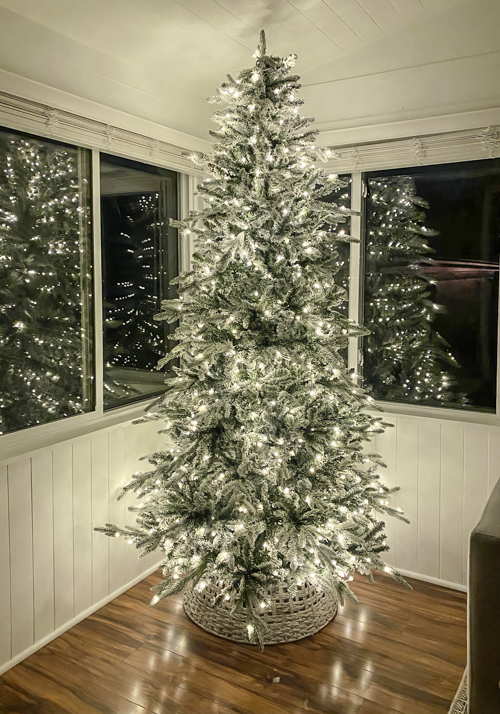 In this King of Christmas Flocked Tree Review, discover why the 7.5' Queen Flock® Slim Artificial Tree is the perfect holiday centerpiece for your home.