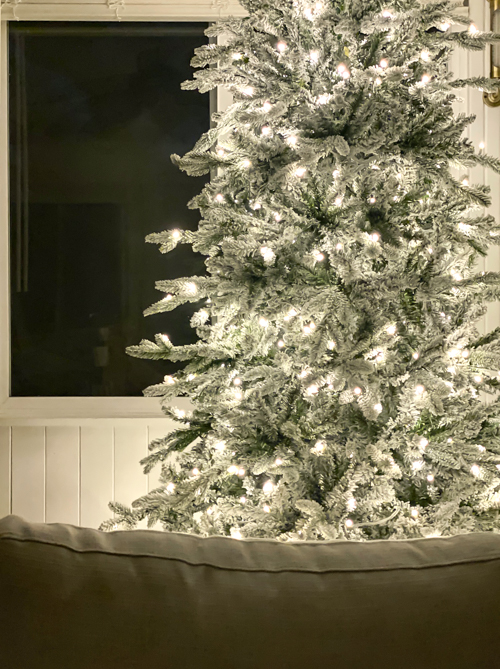 In this King of Christmas Flocked Tree Review, discover why the 7.5' Queen Flock® Slim Artificial Tree is the perfect holiday centerpiece for your home.