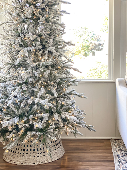 In this King of Christmas Flocked Tree Review, discover why the 7.5' Queen Flock® Slim Artificial Tree is the perfect holiday centerpiece for your home.