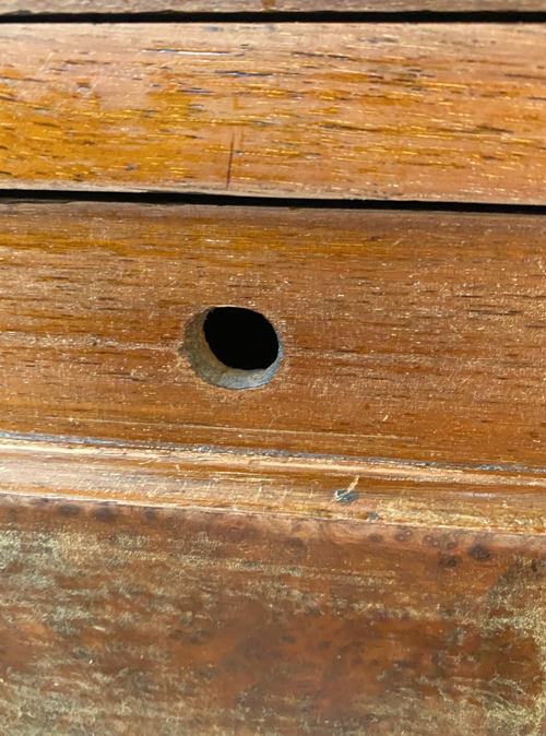 Transform your old furniture with this simple dresser makeover! Learn step-by-step how to create a stunning new look using green paint and easy DIY techniques.