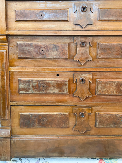 Transform your old furniture with this simple dresser makeover! Learn step-by-step how to create a stunning new look using green paint and easy DIY techniques.