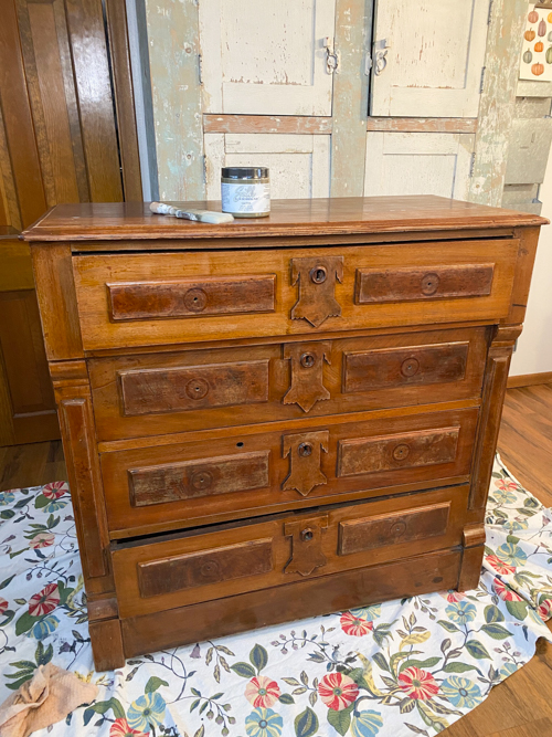 Transform your old furniture with this simple dresser makeover! Learn step-by-step how to create a stunning new look using green paint and easy DIY techniques.