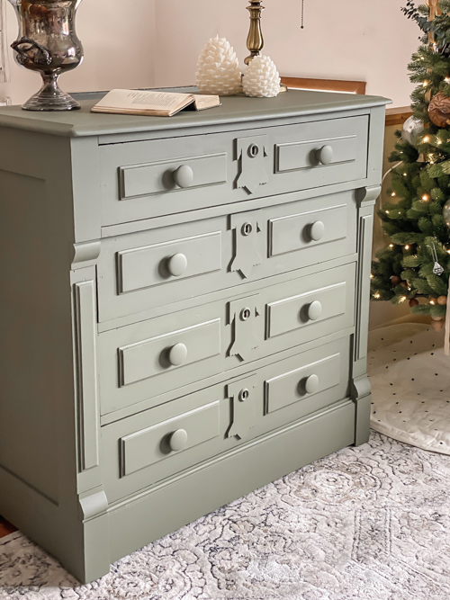 Transform your old furniture with this simple dresser makeover! Learn step-by-step how to create a stunning new look using green paint and easy DIY techniques.