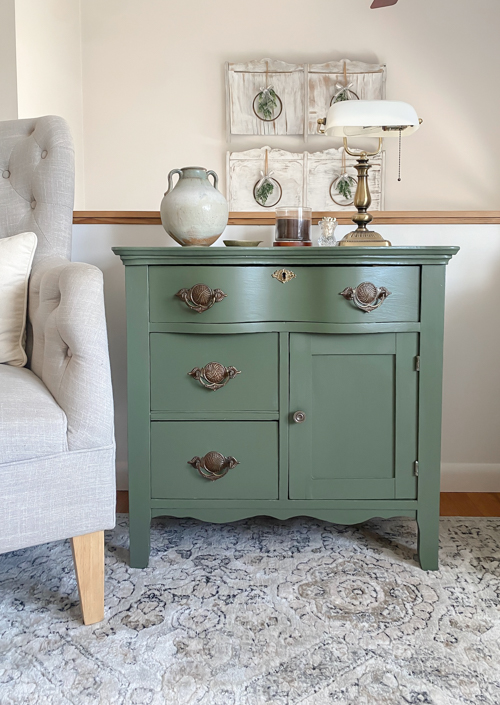 3 Drawer Chest Makeover: Follow this step-by-step guide to restore, repair, and transform a vintage 3 drawer chest into a stunning home decor piece.