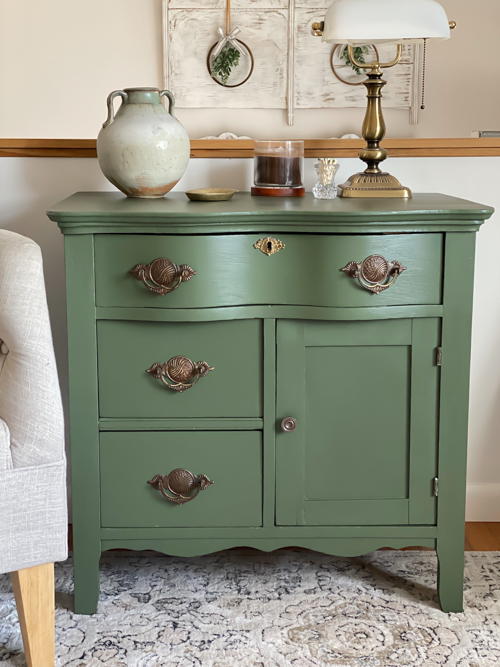 3 Drawer Chest Makeover: Follow this step-by-step guide to restore, repair, and transform a vintage 3 drawer chest into a stunning home decor piece.