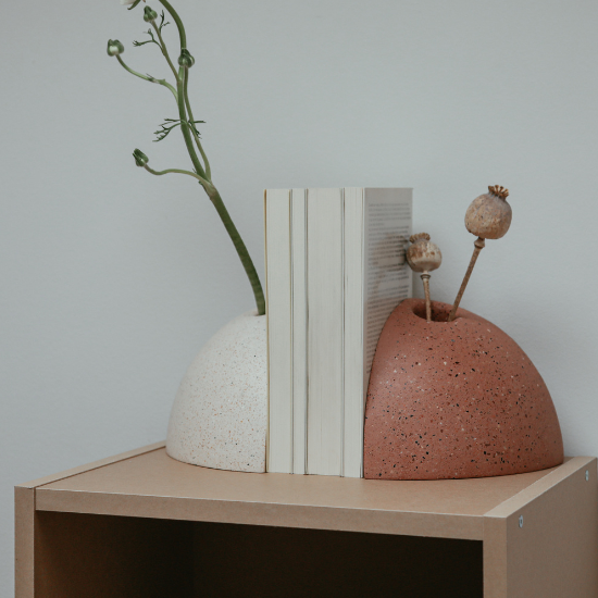 Discover creative bookend decor ideas for your home. From bookshelf styling to desk organization, these tips add style and functionality to every space.