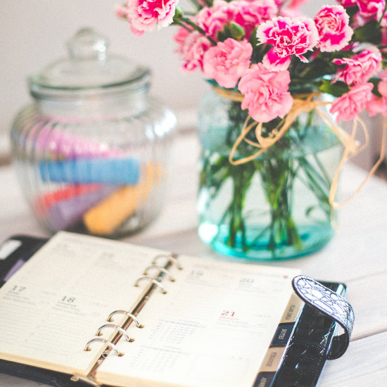 Discover creative bookend decor ideas for your home. From bookshelf styling to desk organization, these tips add style and functionality to every space.