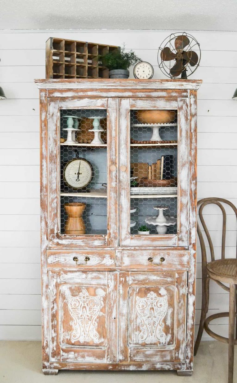 Thrift store furniture makeovers turn outdated pieces into stunning home decor. Get inspired by 25 budget-friendly transformations you can try today!