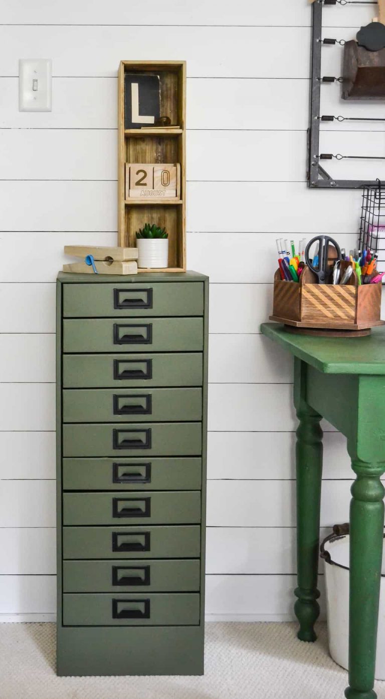 Thrift store furniture makeovers turn outdated pieces into stunning home decor. Get inspired by 25 budget-friendly transformations you can try today!